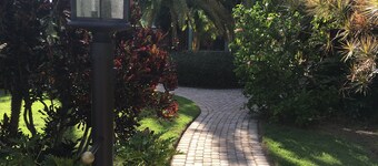 1 Bedroom Duplex On Intracoastal W/ Beach Access