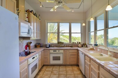 Direct Oceanfront-Atlantic Side-Dockage-Pool and 20 miles from Key West