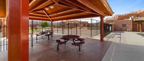 屋外ダイニングエリア