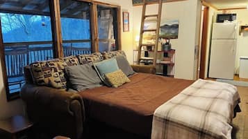 1 bedroom, bed sheets