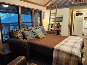 1 bedroom, bed sheets