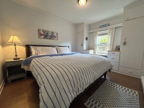 3 bedrooms, iron/ironing board, free WiFi, bed sheets - Oceanfront Home with Spectacular Views (Salt Spring Island)