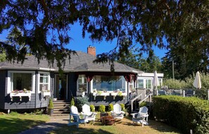 Terrace/patio - Oceanfront Home with Spectacular Views (Salt Spring Island)