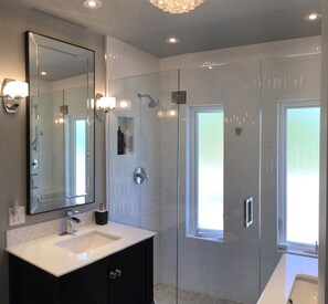 Shower, hair dryer, towels, soap - Oceanfront Home with Spectacular Views (Salt Spring Island)