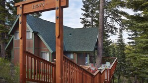 A wooden cabin with a deck, surrounded by trees. - [Skislope Cabin] Hot Tub - Dog Friendly (Truckee)