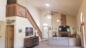 Televisie en een open haard