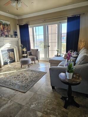 Smart TV, fireplace, DVD player, books