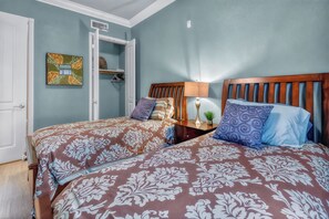 2 bedrooms, iron/ironing board, free WiFi, bed sheets - Luxurious condo by the pool and golf courses in the V at Lake Las Vegas (Henderson)