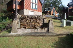 Property grounds - Spectacular MTN Views, Minutes to Gatlinburg, Hot Tub, WIFI, Pool Table (Gatlinburg)