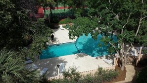 Innendørsbasseng og utendørsbasseng