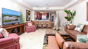 テレビ、卓球台