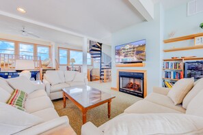 TV, DVD-spiller og stereoanlegg