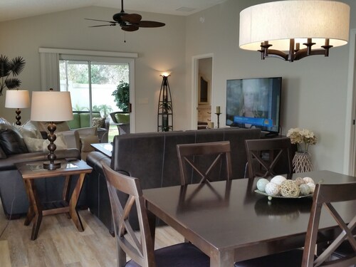 Huvila Virginia Trace! Kävelymatkan päässä Lake Sumter Landingista!