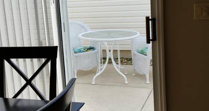 Walk to Lake Sumter Landing! Golf cart included!