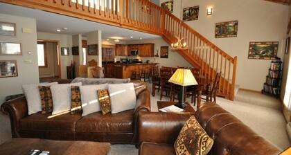 Hermoso Mountain Condo duerme 9 y tiene unas vistas increíbles!