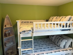 2 habitaciones, tabla de planchar con plancha, wifi y ropa de cama 