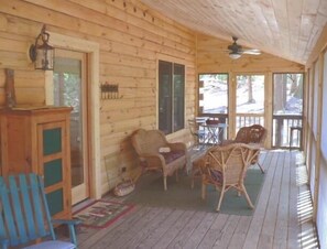 Terrace/patio - Log Home Retreat - Mt. Mitchell/Blue Ridge Parkway (Burnsville)