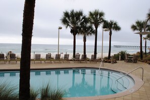 Et oppvarmet basseng