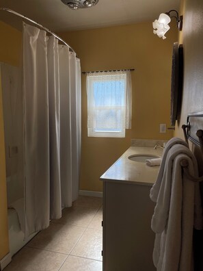 Combined shower/bathtub, towels, soap, shampoo