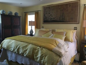 2 bedrooms, desk, iron/ironing board, WiFi - In the Heart of Maine, Nestled in Camden Village (Camden)