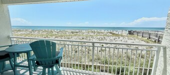 GULF FRONT BCH SERVICE INCL. 2ND FLOOR UNIT-NOW BOOKING SPRING AND SUMMER DATES!