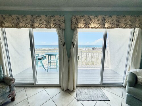 HOLIDAY SPECIAL! STAY 2 NIGHTS, GET 3RD NIGHT FREE! GULF FRONT UNIT - IS #203