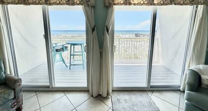 HOLIDAY SPECIAL! STAY 2 NIGHTS, GET 3RD NIGHT FREE! GULF FRONT UNIT - IS #203