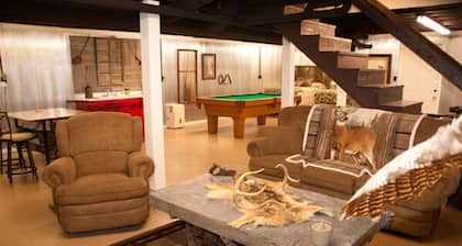 Great for Family Reunions, Hunting Lodge And Pet Friendly!
