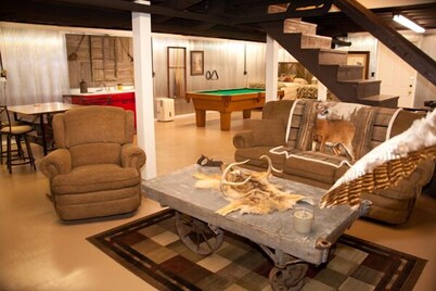 Great for Family Reunions, Hunting Lodge And Pet Friendly!
