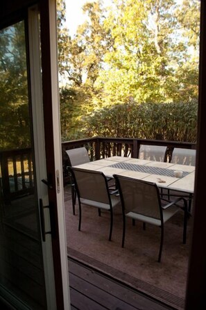 Outdoor dining - Great for Family Reunions, Hunting Lodge And Pet Friendly! (Crofton)