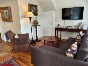 Smart TV - Charming 1920 s St. Augustine Home. One Small Pet Allowed (Saint Augustine)