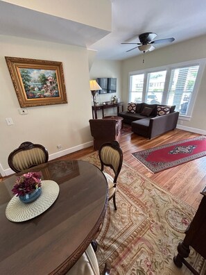 Smart TV - Charming 1920 s St. Augustine Home. One Small Pet Allowed (Saint Augustine)