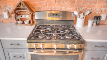 冰箱、微波炉、烤箱、炉灶