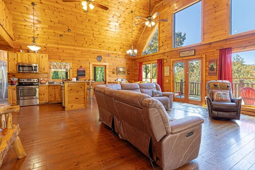 Cabin w/ Mtn Views, Dogs OK!