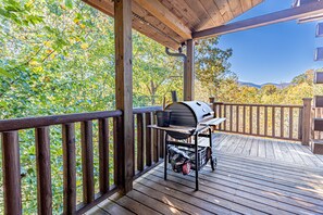 Terrace/patio - Cabin w/ Mtn Views, Dogs OK! (Lake Lure)