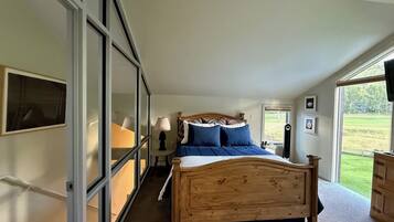 3 bedrooms, desk, iron/ironing board, WiFi