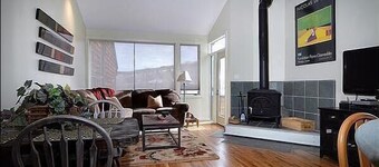 Modern 3 bdrm, 3 bath, 3 floor Condo with amenities galore in a GREAT location!