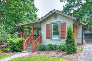 Image of White Oak Cottage-Walk to Downtown Black Mountain