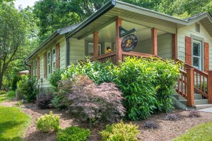 Exterior - White Oak Cottage-Walk to Downtown Black Mountain (Black Mountain)