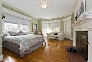 9 bedrooms, desk, iron/ironing board, WiFi