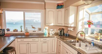 Seafarer's Beach House Beach Front Property, Amazing Views!