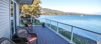 Seafarer Beach House Beach Front Property, Amazing Views!