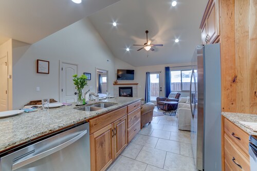 PetFriendlyHome/Private HOT TUB with a lots of space to relax inside and outside