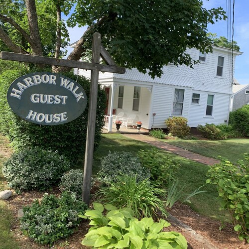 Camine desde su casa familiar hasta la playa, el centro o el Wychmere Resort