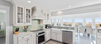 Stunning Oceanfront - Expansive Views - Central Location near Market & BHI Club