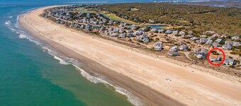 Stunning Oceanfront - Expansive Views - Central Location near Market & BHI Club