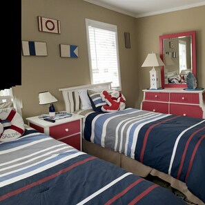 3 bedrooms, desk, iron/ironing board, travel cot