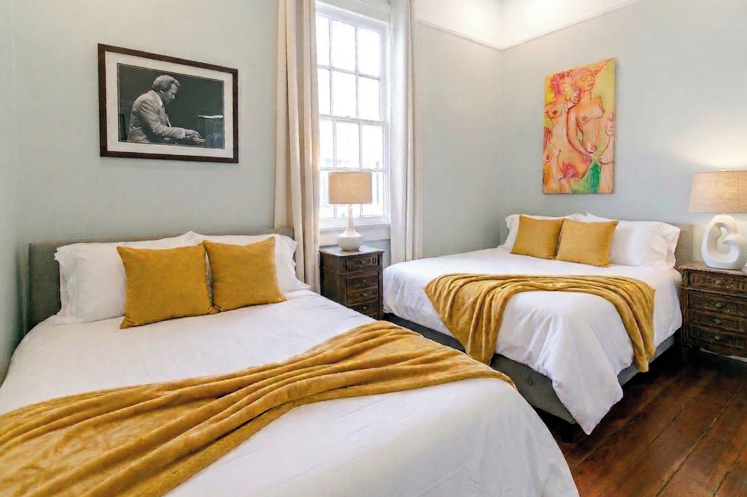 5 bedrooms, desk, iron/ironing board, travel cot