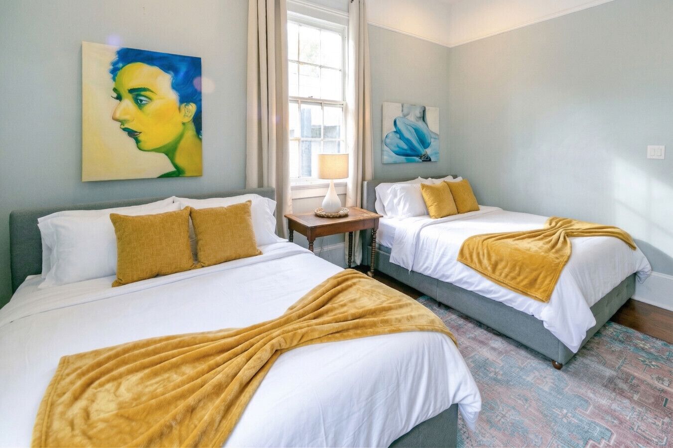 5 bedrooms, desk, iron/ironing board, travel cot