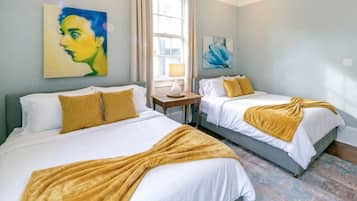 5 bedrooms, desk, iron/ironing board, travel cot